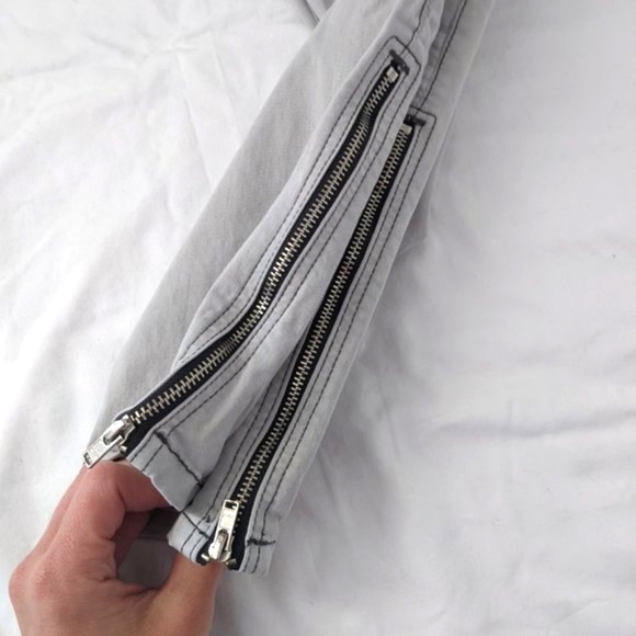 Gap Khaki Light Grey Pants with Ankle Zippers - Picture 5 of 9